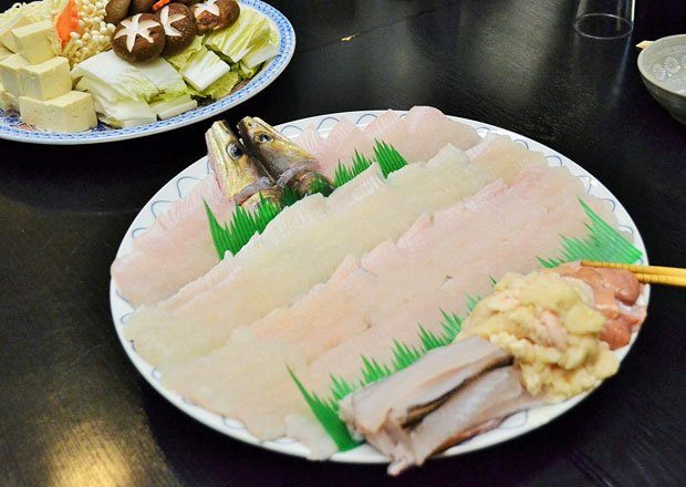 淡路島では、１．５～２キロのハモを料理する。おすすめは旬のタマネギと合わせた「ハモすき鍋」