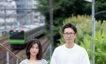 共通の知人の結婚式で再会した元・先輩後輩 在宅勤務で娘たちに働く姿見せる夫婦