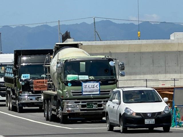 万博の工事用車両