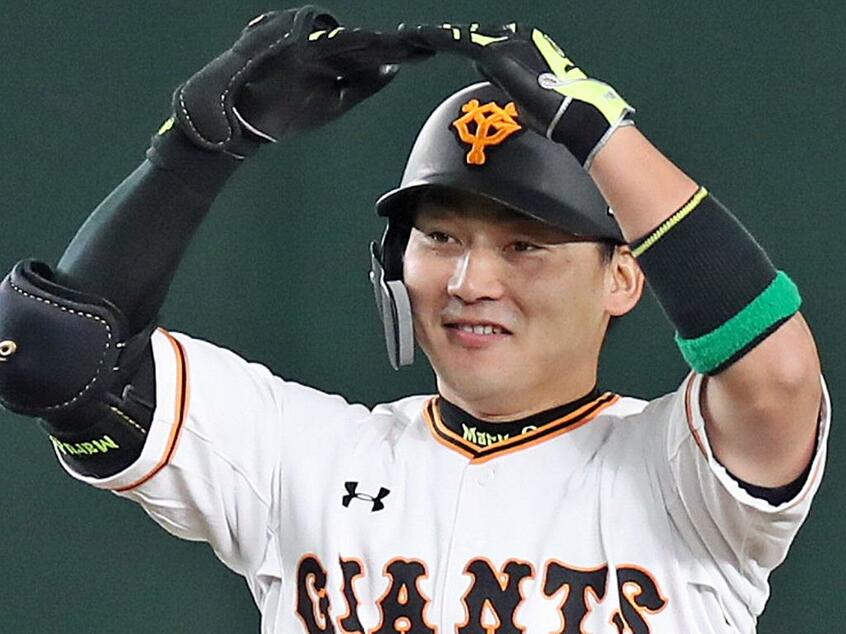 今年も活躍が見込まれる巨人の丸佳浩 (c)朝日新聞社