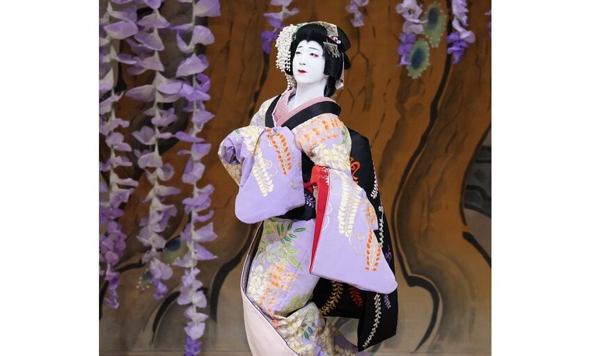 2025年11月、東京・明治座で「藤娘」に出演。「藤の精」を演じた中村米吉さん (photo ⓒ松竹)