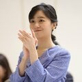 〈佳子さまの存在感〉佳子さまに「カッコいい!」のため息 10万円超のパンツスーツで呼びかけたジェンダー平等 クルリと回って見せた髪留め