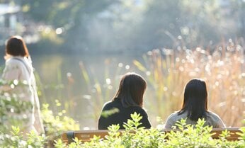 セクハラ被害によって絶たれたキャリア、心身の影響 被害者が救済される制度や法整備が急務