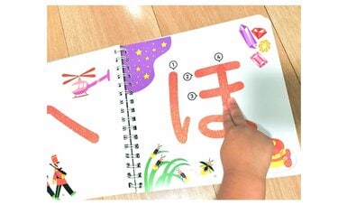 言語感覚が敏感になる「2歳」にはザラザラくすぐったい「すなもじ」が効く