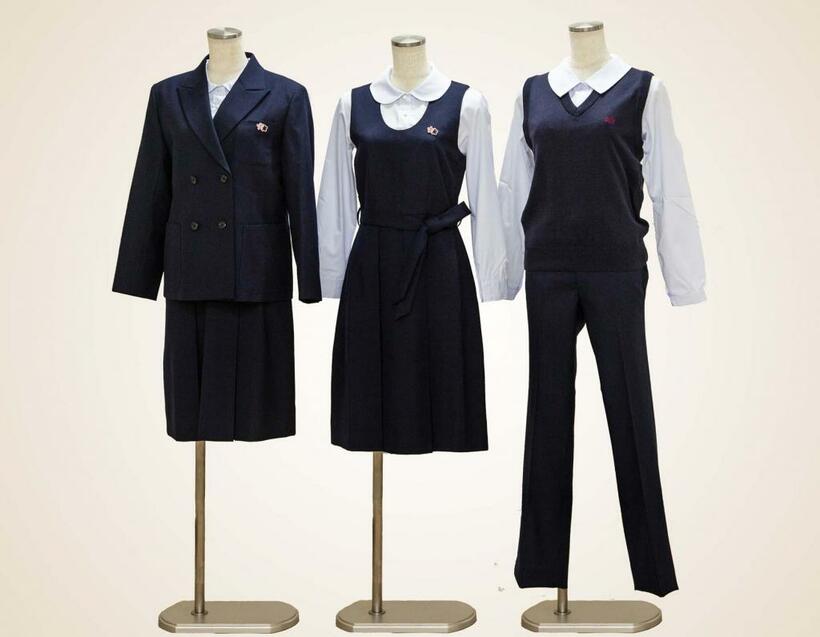 桜蔭中学校高等学校の制服。左から冬服、夏服、スラックス制服。スラックスは麻のベストと組み合わせて着用する（写真：同校提供）