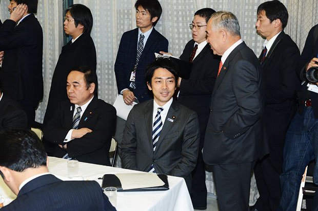 党の調査会などではいたって神妙　（c）朝日新聞社　＠＠写禁