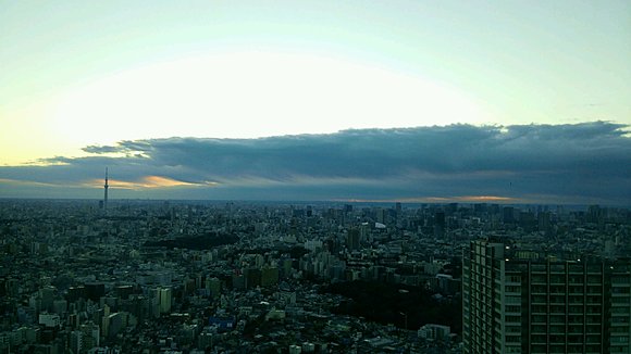 ２０１５年元日の朝　東京都心から見た東の空