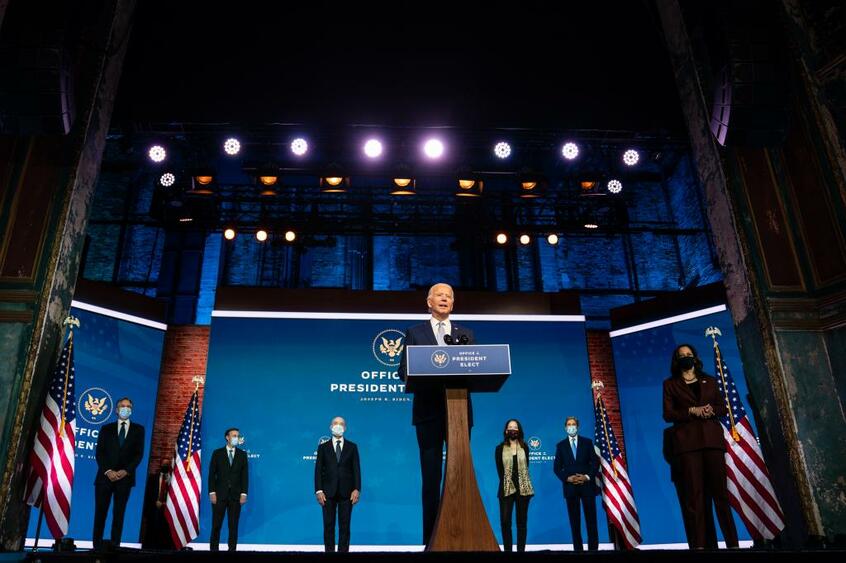 バイデン氏は閣僚候補らと会見を行った/11月24日、米デラウェア州ウィルミントン(写真:The Washington Post via gettyimages)