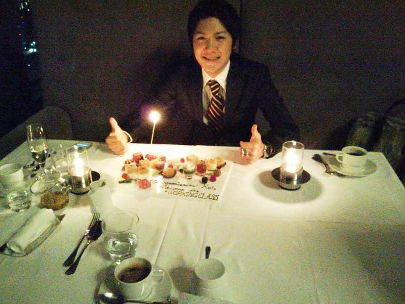 元婚約者と小室佳代さん、小室さんの３人でホテルの高級仏料理店で、小室さんの誕生日のケーキを囲んだ
