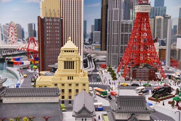 レゴ・ディスカバリーセンター東京では、東京の町並みがレゴで再現されている。国会議事堂、東京タワー、皇居、新橋……。どこも見たことのある風景ばかり