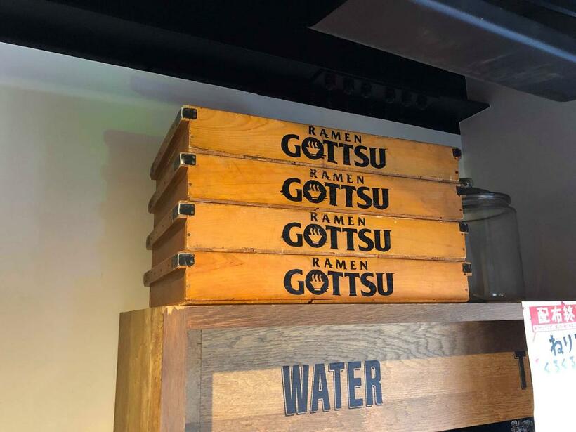 「GOTTSU」の麺箱（筆者撮影）