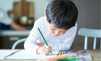 自分から学べる子になるには、「8歳まで」が重要! 学びの土台作りに役立つ”6つのポイント”とは?