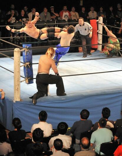 多種多様な凶器を使用してプロレスファンを震撼させたミスター・ポーゴを覚えているか？※写真はイメージ　（ｃ）朝日新聞社