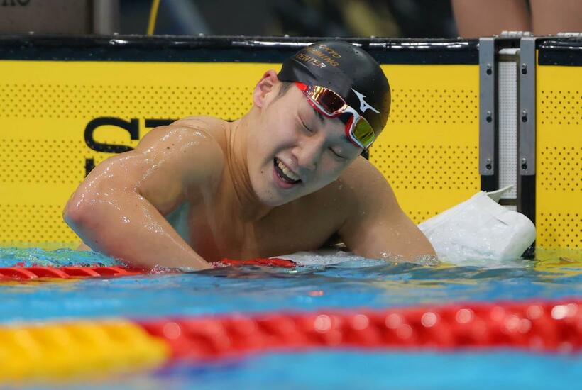 男子２００メートル平泳ぎで優勝するも、日本記録を破れず悔しがる佐藤翔馬＝１月２４日、代表撮影