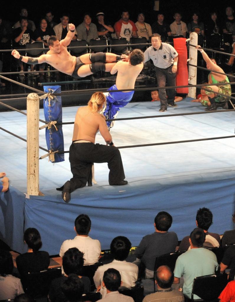 多種多様な凶器を使用してプロレスファンを震撼させたミスター・ポーゴを覚えているか？※写真はイメージ　（ｃ）朝日新聞社