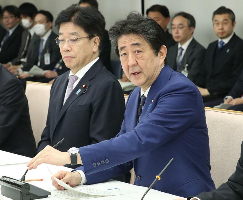 ３月１０日、新型コロナウイルス感染症対策本部の会合で発言する安倍晋三首相　（ｃ）朝日新聞社