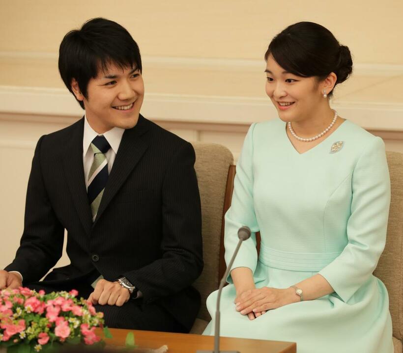 婚約内定の記者会見が行われたのは3年前。今年11月13日、宮内庁は眞子さまと小室圭さんの結婚に関する二人の「お気持ち」を文書で公表した＝2017年9月3日、東京・元赤坂の赤坂東邸で　（ｃ）朝日新聞社