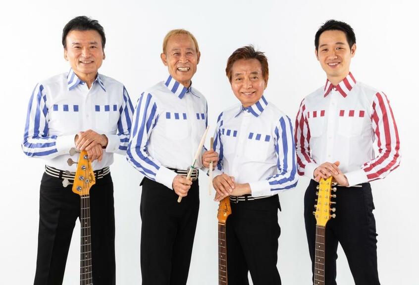 ザ・ワイルドワンズの4人。左から島英二、植田芳暁、鳥塚しげき、加瀬友貴(加瀬邦彦次男・2016年加入)