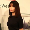〈トークィーンズ きょう出演〉“17億円株式売却”で富と名声を得た「小嶋陽菜」が9年ぶりに下着セクシー写真集を出す理由