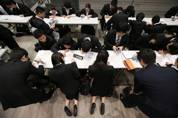 エントリー数も多いか少ないかの二極化が進む。「知名度不足のＢｔｏＢ企業などが、苦しい戦いを強いられています」（一橋大学・西山昭彦特任教授）　（c）朝日新聞社　＠＠写禁
<br />