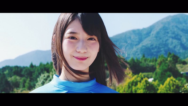 日向坂46が色とりどりの衣装で踊る、カップリング「JOYFUL LOVE」MV公開