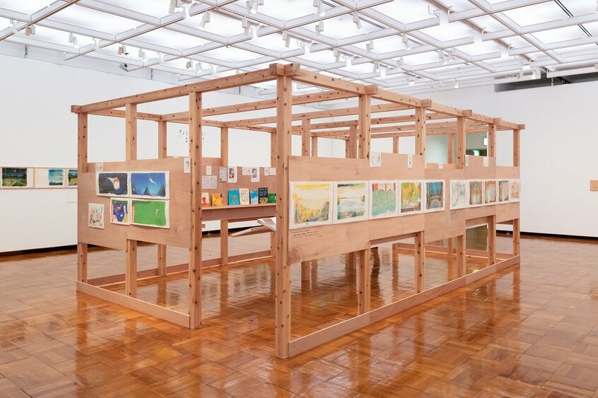 絵本の代表作と、使われた原画を一緒に見られるコーナー。例えば「あさになったのでまどをあけますよ」は、全原画を紹介(撮影/写真映像部・上田泰世)