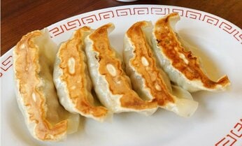 実は日本人が発明した「餃子ライス」の奥深さ 中国人には「寿司をおかずに白米を食べるようなもの」で邪道?