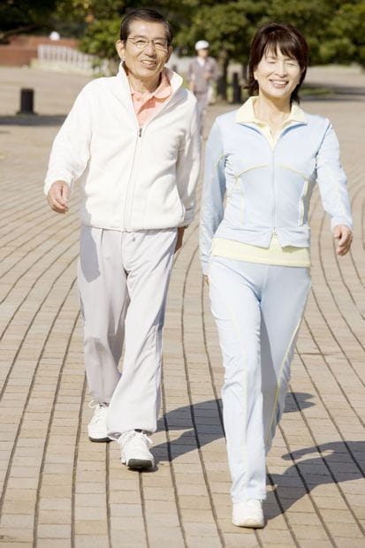 健康のために１日１万歩を目標とする人も多いが…　（※写真はイメージ）