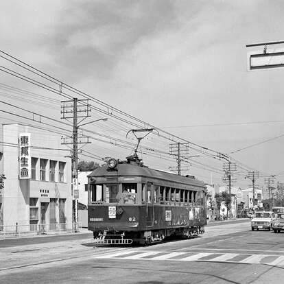 大阪と神戸を結んで日本一の距離だった路面電車「阪神国道線」の55年前 その運賃はいくら？ | AERA dot. (アエラドット)