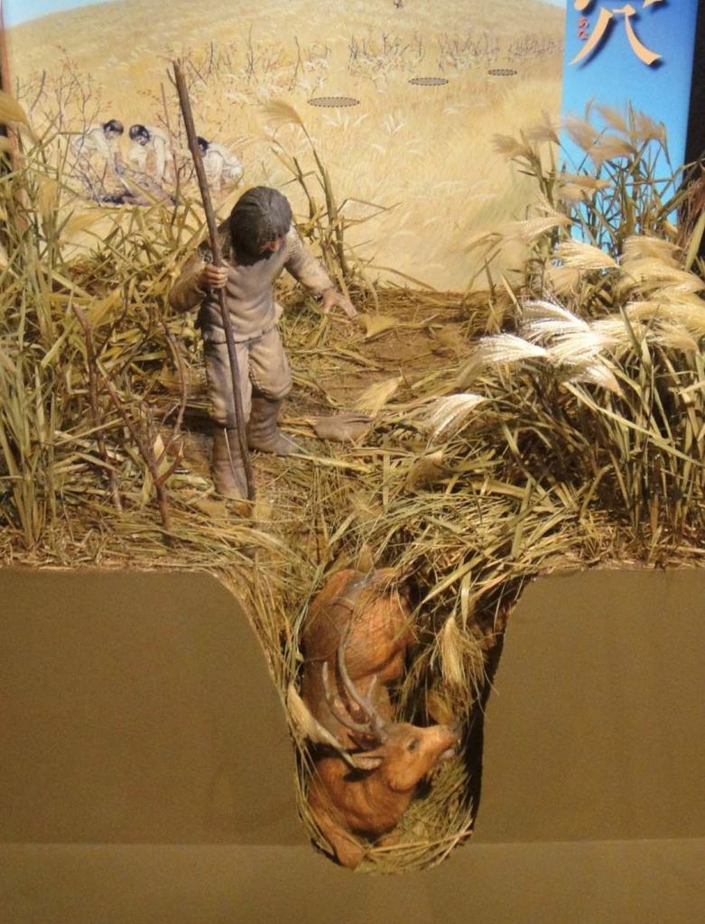 国立科学博物館に展示されている、旧石器時代の陥し穴猟の様子を想像した模型（佐藤宏之氏撮影）