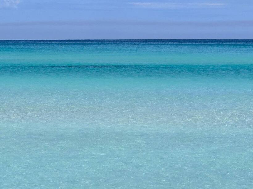 バラデロのとろけるように美しい海。雨が上がった直後に日が差した時の海が一番きれい、とはキューバの人の言葉。これはまさにそれ（撮影／板垣真理子）