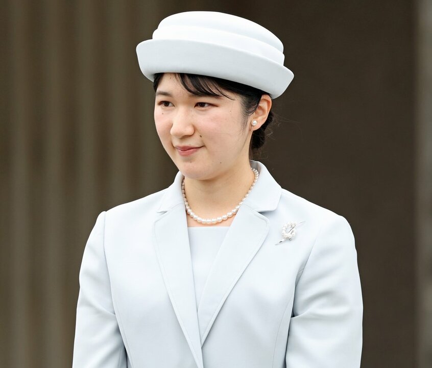 6月に国立沖縄戦没者墓苑で供花した愛子さま。9月には長崎を天皇、皇后両陛下と訪問される=2025年6月4日　沖縄県糸満市
