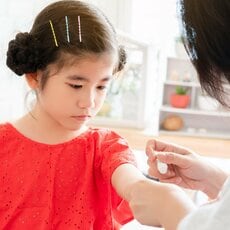 子どもの皮膚トラブルは夏に急増！　医師に聞く、悪化を防ぐ「親子デイリーケア」の方法とは？