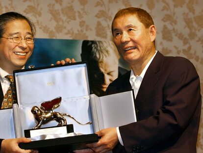 ビートたけし(右)と森昌行社長 (c)朝日新聞社