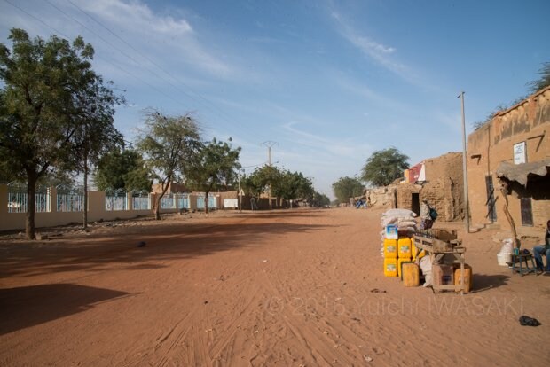 ニャフンケ中心部。人通りは極めて少ない（ニャフンケ・マリ 2016年／Niafunke,Mali 2016）
