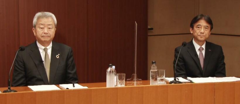 オンライン会見に臨んだNTTの澤田純社長（左）とドコモの吉澤和弘社長。NTTへの反骨心でドコモを成長させてきたと言われる吉澤氏の心中は／9月29日　（ｃ）朝日新聞社