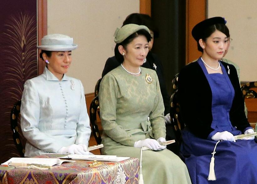 「講書始の儀」に出席した皇太子妃雅子さま、秋篠宮妃紀子さま、長女眞子さま（２０１８年１月）　（ｃ）朝日新聞社（代表撮影）