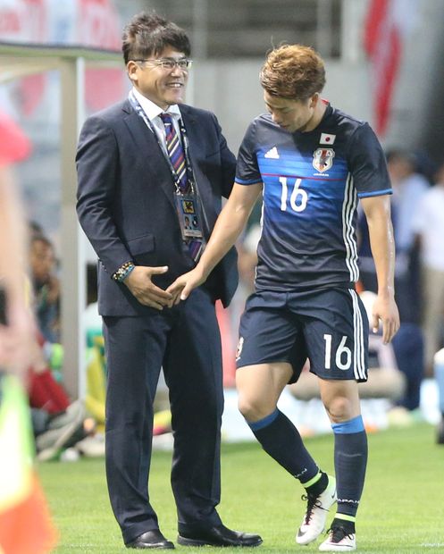 Ｗ杯出場影の功労者である手倉森誠コーチ（写真左）と浅野琢磨（同右）＝撮影は２０１６年６月２９日 （ｃ）朝日新聞社