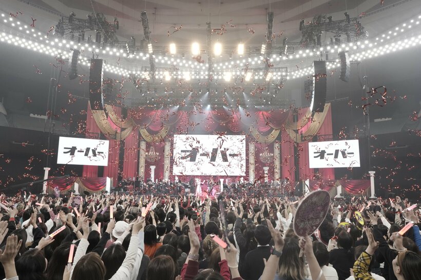 最後は会場全員で「オーバー！」（撮影：上飯坂　一）