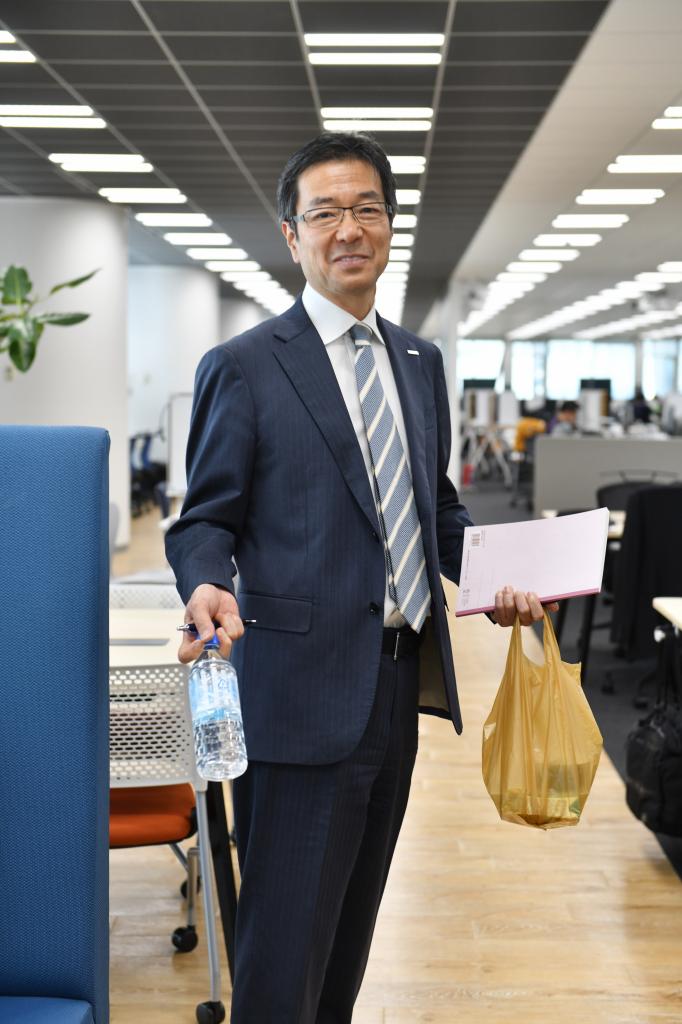 人間が好き、みんなと一緒にやるのが好き。「目標を決め、達成し、一緒に喜ぶ。それが成長にも、楽しさにも、幸せにもつながっていくんだと思うんです」（撮影/門間新弥）