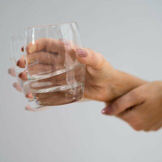手のふるえはパーキンソン病のサイン? 「生真面目な性格」が発症に影響という指摘も【チェックリスト】