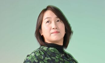 湊かなえ「子どもは親の人生の“上巻”を知らない」 介護は親の物語を知るきっかけに