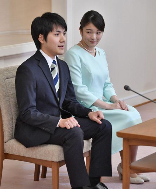 婚約が内定し、記者会見した眞子さまと小室圭さん＝２０１７年９月３日　（代表撮影）