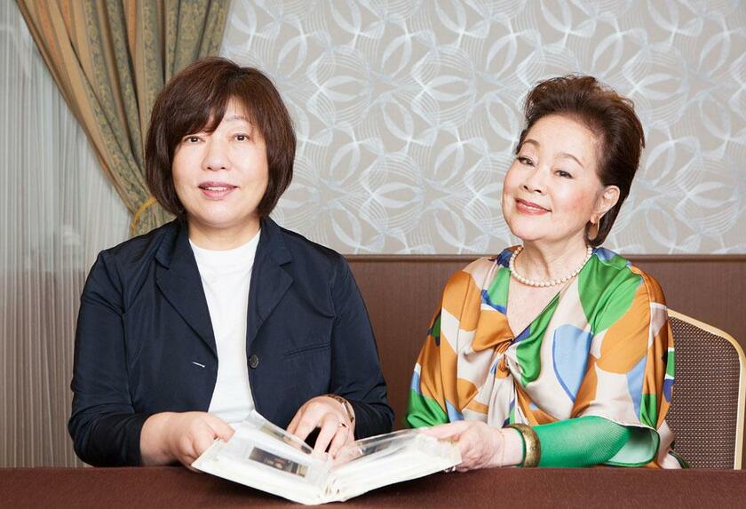 芳村真理さん（右）と林真理子さん　（撮影／写真部・張溢文）