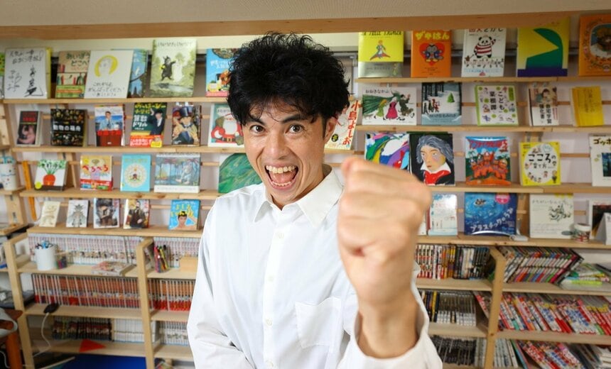 小島よしおさん（写真／松永卓也＝写真映像部）