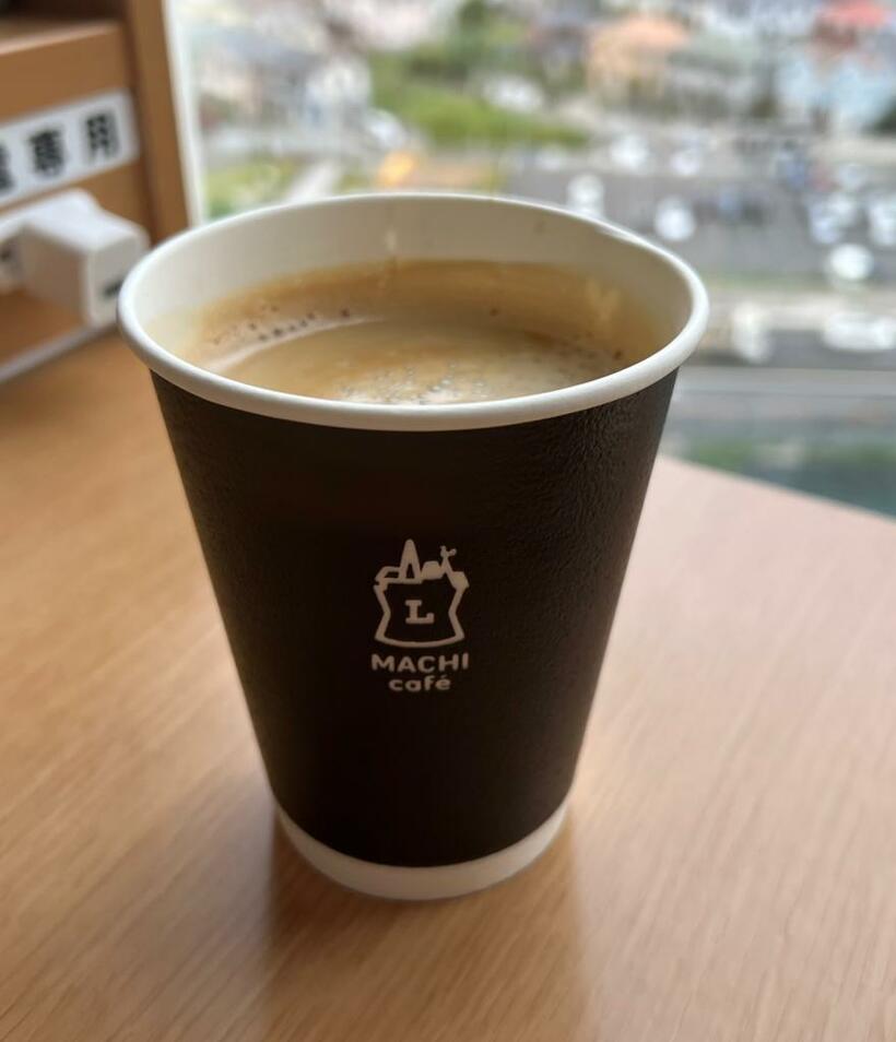 写真説明：入院中に毎日飲んでいるコンビニのコーヒー。普段はなかなかコーヒーをゆっくり飲む時間がないので、おいしくいただいています／江利川さん提供