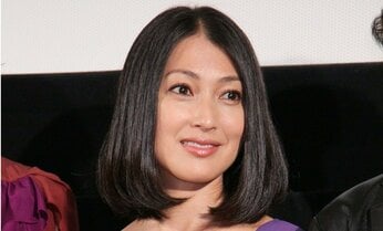 平成の“結婚したい女優”トップクラスだった「鶴田真由」 令和ではスナックのママ役で再び脚光