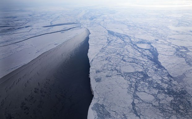 米航空宇宙局がグリーンランド上空から観測した海氷。冬の北極海の海氷面積としては史上最小を記録した昨年３月に撮影された（写真：ｇｅｔｔｙｉｍａｇｅｓ）