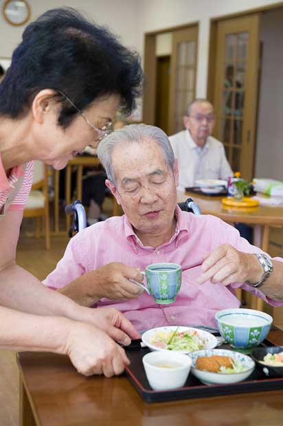 終末期の判断材料の一つとなるのが、食欲の低下（撮影協力／サポートハウス光ケ丘、撮影／写真部・工藤隆太郎）