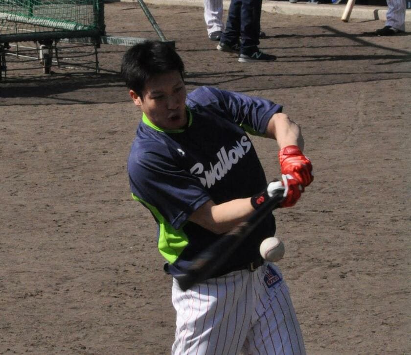 今春のキャンプで打撃練習するヤクルトの山田哲人（Ｃ）朝日新聞社